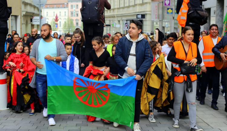 FOTO/VIDEO: Romský průvod zahájil v Brně Týden romské kultury
