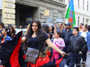 Momentky z romského průvodu