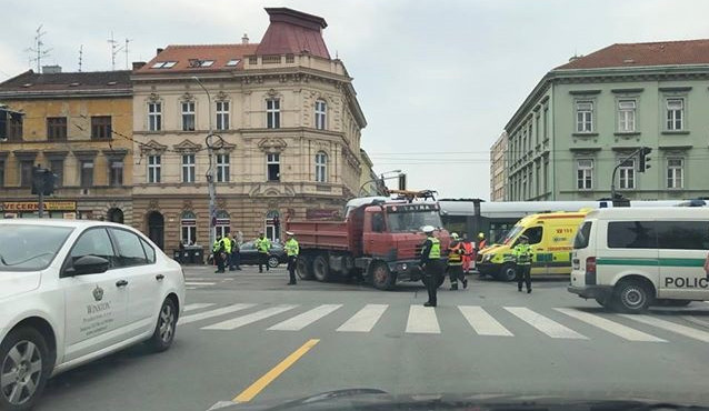 Srážka Tatrovky s šalinou na Štefánikově