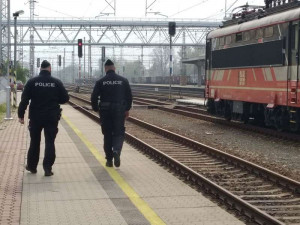 Policisté kontrolují vlaková nádraží po celé jižní Moravě. Za přeběhnutí kolejí hrozí pokuta až 10 tisíc