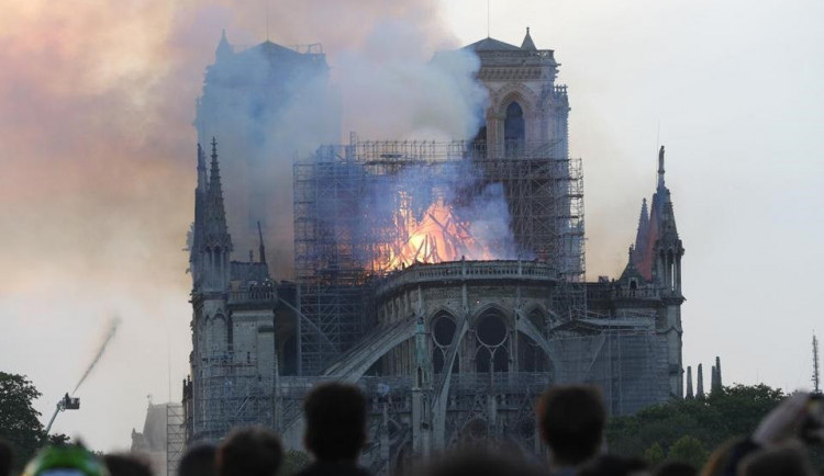 Hořící katedrála Notre-Dame