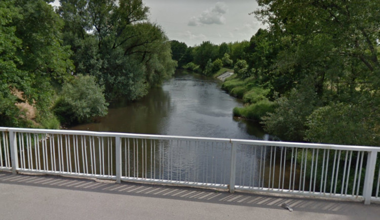 Pohled na řeku Svratku z mostu Sokolovy ulice