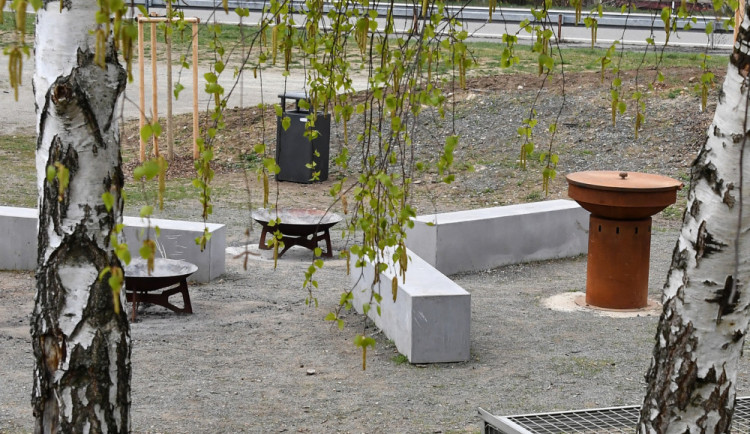 FOTO: V Novém Lískovci se otevře veřejné grilovací místo. Bude stát vedle BMX dráhy