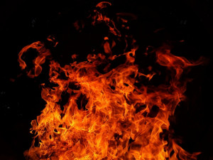 Muž chtěl nechat uhořet vlastní babičku v domě, který zapálil. Soud v Brně mu potvrdil 12 let
