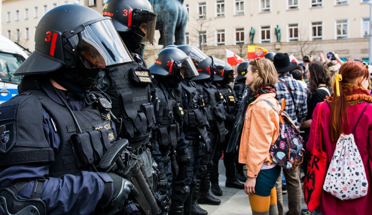 Na dnešní pochod příznivců krajní pravice budou v Brně dohlížet stovky policistů