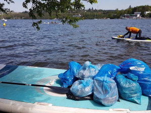Doborovolníci uklízeli Prýgl od odpadků
