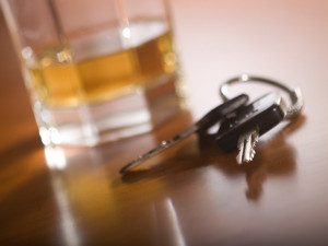 Namol opilý řidič naboural v Brně při parkování jiné auto, řidičák měl přitom jen pár dní