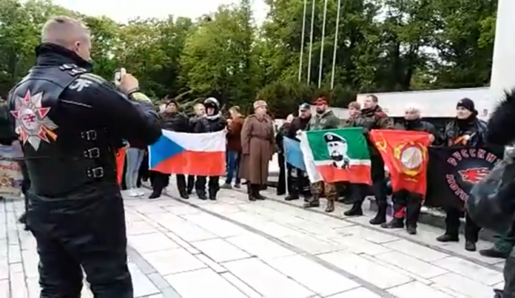VIDEO: Na Moravu přijeli Putinovi Noční vlci. V Brně se střetli s odpůrci