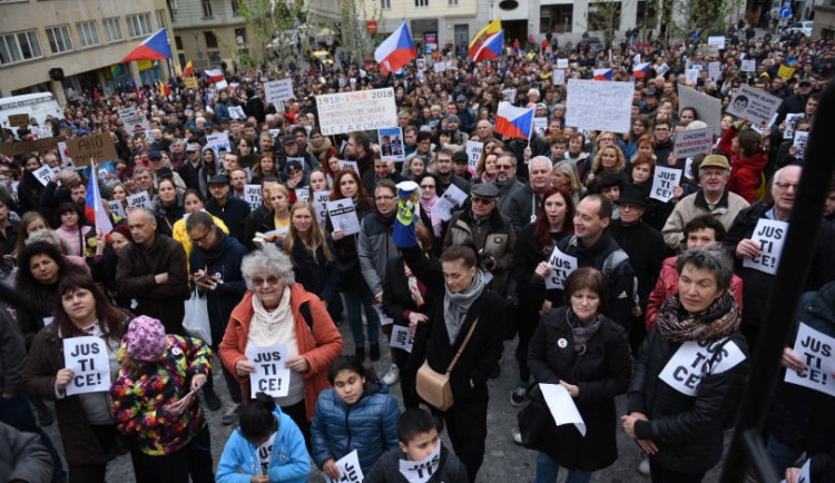 Brnem prošla třetí vlna demonstrací proti Marii Benešové a Andreji Babišovi