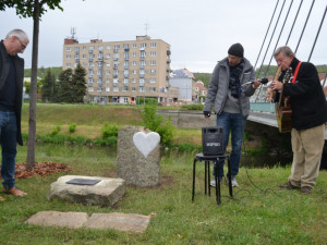 Židlochovice odhalily nové kamenné Havlovo srdce. Staré prasklo s nástupem Zemana do funkce
