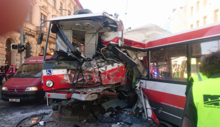 Následky nehody na Křenové