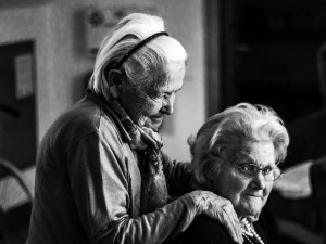 Průměrná délka života v Česku se za poslední století protáhla o třicet let
