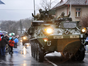 Jižní Moravou projíždí konvoj americké armády. Na D2 se srazilo armádní auto s náklaďákem