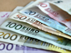 PRŮZKUM: Výrazná většina lidí v Česku je stále proti přijetí eura