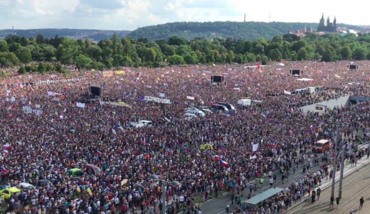 Další velká demonstrace na Letné je v plánu na 16. listopadu