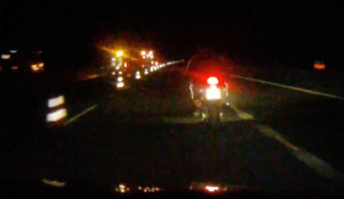 VIDEO: Automechanik ujížděl policistům na motorce zákazníka, skončil v řepce