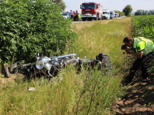 Motorkář vjel na Brněnsku do protisměru a srazil se s kamionem, zemřel po převozu do nemocnice