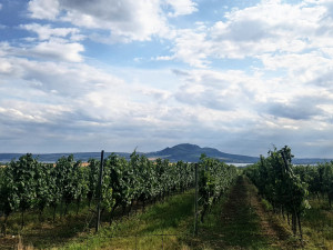 POČASÍ NA ČVRTEK: Obloha bude skoro jasná, teploty neklesnou pod dvaadvacet stupňů