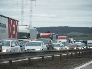 D1 směr Praha byla uzavřená kvůli nehodě kamionu, bez zranění