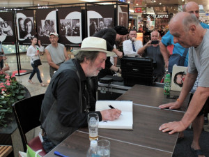 Bolek Polívka na křestu své knihy