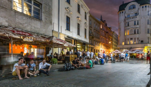 TIPY NA VÍKEND: Exotické ovoce na Zelňáku, nespočet koncertů, closing party festivalu Uprostřed i Letní Filmová škola v Uherském Hradišti