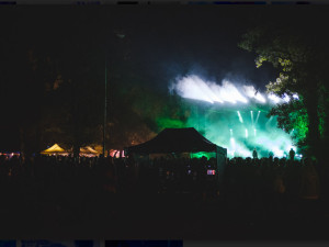 Beseda u Bigbítu, autor Tomáš Valnoha