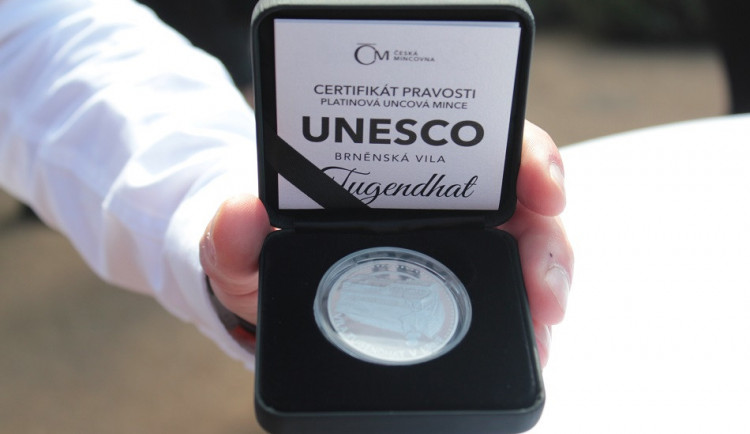 Jedinečná brněnská vila Tugendhat má svoji vlastní platinovou minci
