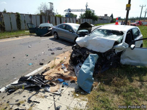 Při srážce tří aut v Kyjově zemřela řidička, dva další lidé se zranili