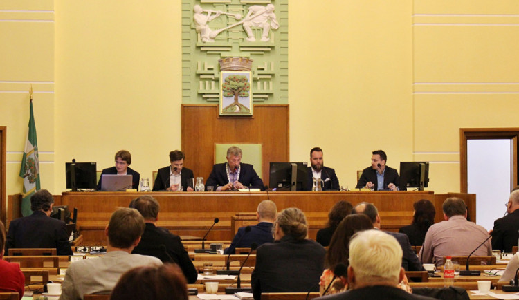 Bouřlivé zastupitelstvo v Jablonci. Primátor přislíbil, že kamerový systém znova nevypne