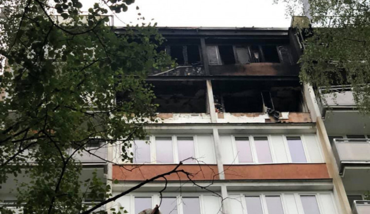 FOTO: V paneláku na Králově Háji explodoval plyn, jeden člověk je vážně zraněný