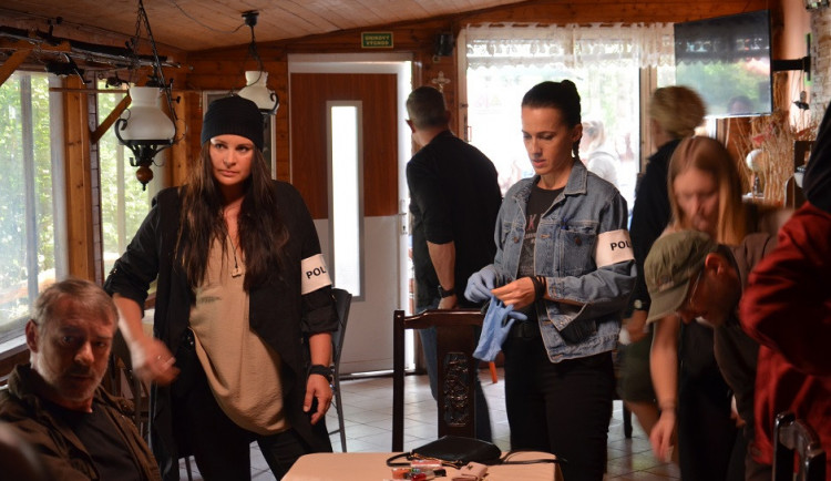 Hlavní postavy tvoří čtveřice kriminalistů