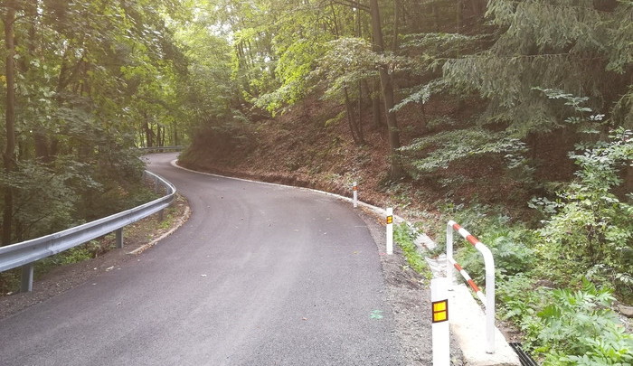 Nová cesta mezi Útěchovem a Adamovem