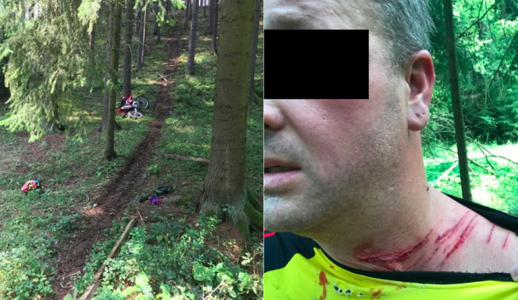 Přes cestu někdo nastražil ostnatý drát, motorkář skončil v nemocnici