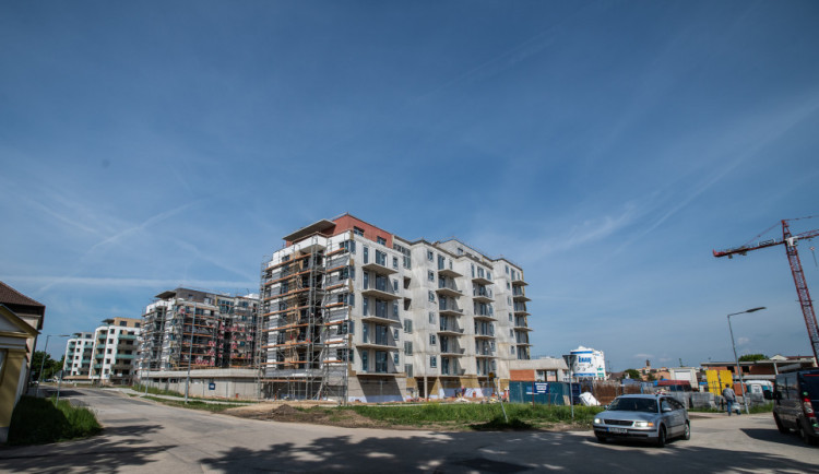 Byty v Budějcích jsou o čtyřicet procent dražší než před dvěma lety, nepolepšily si ani pronájmy