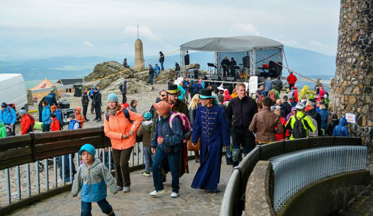 Blíží se Oslavy Ještědu, nebude chybět ani tradiční vynášení sudů s pivem