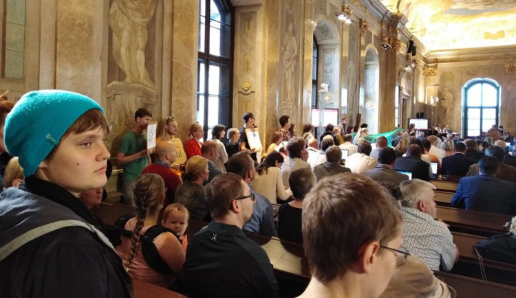 Nespokojení občané na městském zastupitelstvu