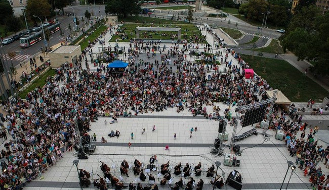 Open air koncert na piazzettě před Janáčkovým divadlem zahájí novou divadelní sezonu