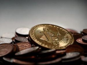 Muž podle soudu v Brně ukradl bitcoiny za miliony, dostal devět let vězení