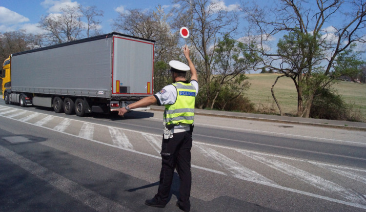 Cizinec usedl za volant pod vlivem, policistům nadýchal přes tři promile