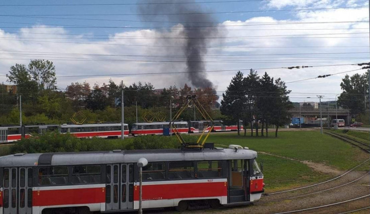 Kouř z hořícího auta byl vidět několik kilometrů