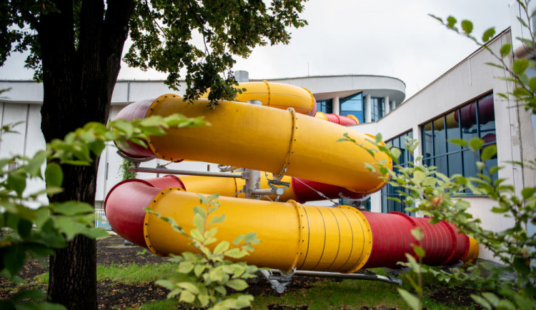 Otevření plovárny se posouvá, za problémy může zhotovitel