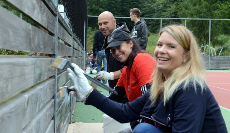 Zlepšit vzhled Liberce přijeli dobrovolníci z celého Česka i Slovenska, odmakali 750 hodin