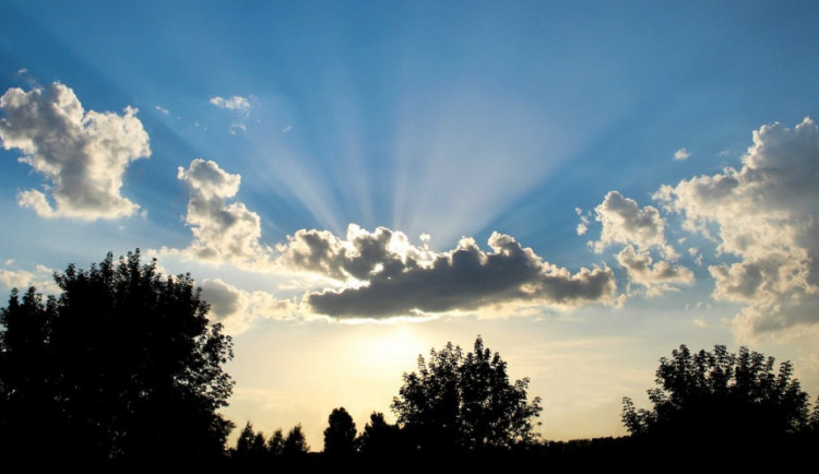 Oblačno vynahradí teploty nad dvacet stupňů