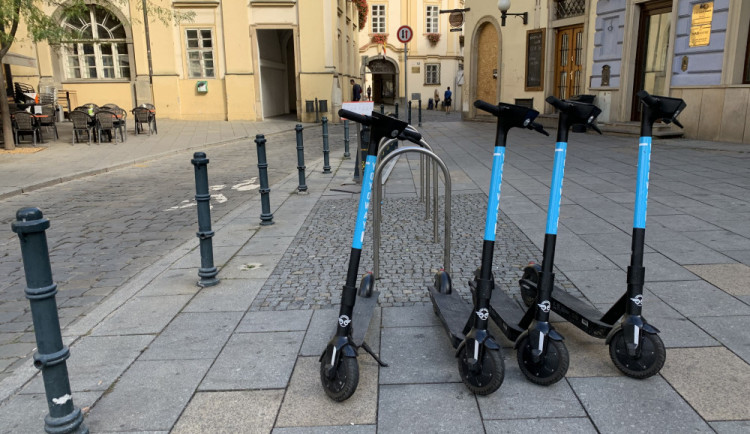 Elektrokoloběžky zaplavily po Praze i Brno
