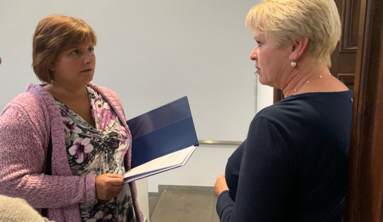 Pes, který v neděli pokousal dívku, je časovaná střela, řekla iniciátorka petice