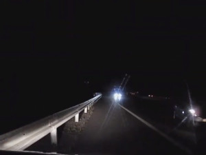 VIDEO: Řidič způsobil nehodu na D1 a zbaběle ujel, pátrají po něm policisté