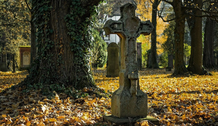 QR kódy na hrobech přiblíží návštěvníkům informace o zesnulých osobnostech