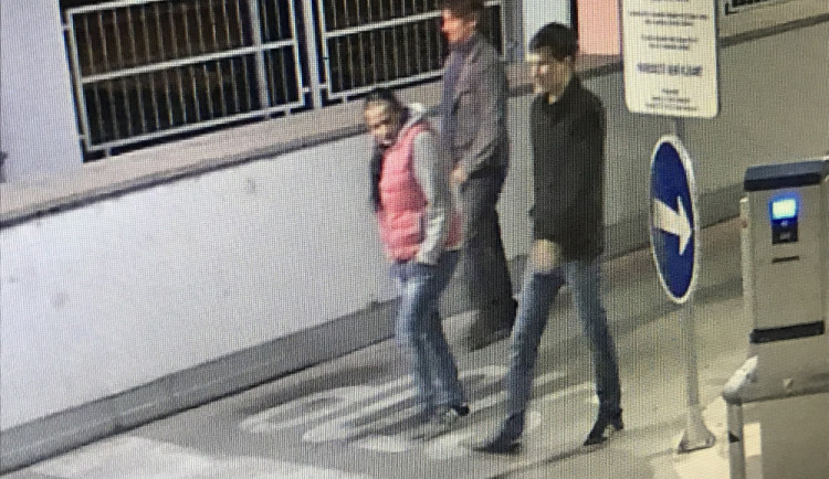 VIDEO: Neznámý vandal zničil závoru, pátrá po něm policie