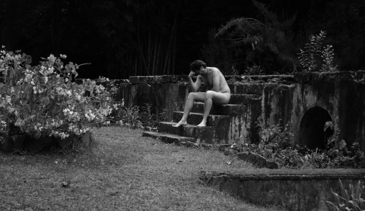 Osmnáctiletý mladík v noci v Brně skákal úplně nahý před projíždějící auta