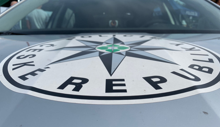 Muž boural s multikárou, neměl řidičák a nadýchal tři promile